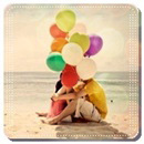 Воздушные шарики Парочка сидит на пляже, скрывшись за шариками аватар