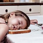 Дети Девочка уснула за завтраком аватар