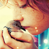 Дети Девочка с птенчиком в руках аватар
