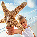 Дети Девочка с морской звездой в руке аватар