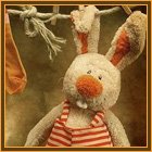 Зайцы Игрушечный заяц сохнет на верёвке аватар