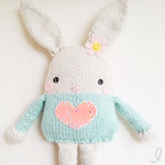 Зайцы Игрушка заяц в вязаной кофте с сердечком аватар