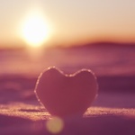 Рассветы, закаты Сердечко на снеге на фоне заката аватар