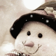 Зима Плюшевый снеговик в шапке под снегом аватар