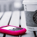 Компьютер, телевизор, телефон, фото Розовый сотовый телефон и стакан кофе аватар