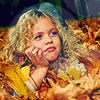 Листья, листва, трава Девочка сидит в куче листьев аватар
