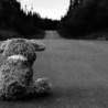 Медведи Забытый плюшевый мишка на дороге аватар
