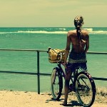 Море Девушка на велосипеде любуется морем аватар