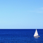 Море Парусная яхта плывет по безкрайнему синему морю аватар