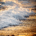 Море Прибой, пенные волны с шорохом набегают на берег аватар
