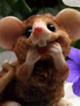 Мышки, хомяки Мышь кусает себе лапы на нервах =) аватар