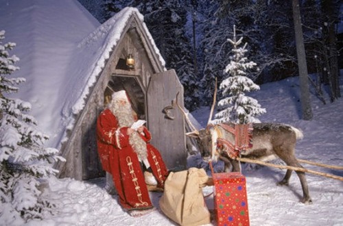 Новый год и Рождество С Новым годом! Дед Мороз в лесу у своей избушки аватар