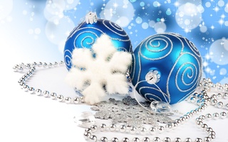 Новый год и Рождество С Новым годом! Елочные шары голубые и бусы аватар