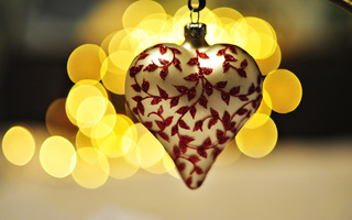 Новый год и Рождество Сердечко-игрушка и новогодний подарок аватар