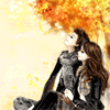 Осень Пара отдыхает под деревом с желтой листвой аватар