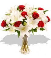 Букеты цветов Белые лилии с красными розами) аватар