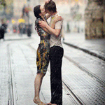 Погода Парень и девушка целуются под дождём аватар