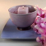 Салют, свечи, фонари Свеча в чаше стоит возле цветов аватар