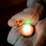 Салют, свечи, фонари Руки в варежках держат свечку аватар