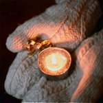 Салют, свечи, фонари Свеча в руках аватар