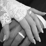 Свадьба Обручальные кольца у пары на руках аватар