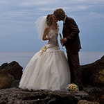 Свадьба Жених с невестой на берегу аватар