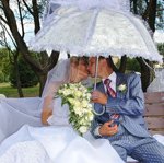 Свадьба Свадьба. Поцелуй под зонтиком аватар