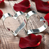 Сердце, сердечко 2 сердца в лепестках роз аватар