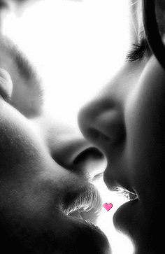 Поцелуй Поцелуй влюбленной пары аватар